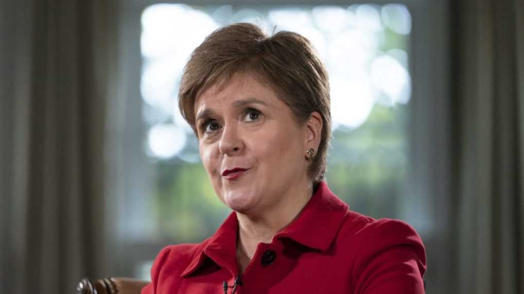 Nicola Sturgeonová odstúpi z postu premiérky Škótska
