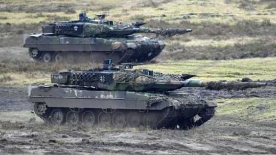 Na archívnej snímke z 1. februára 2023 tanky Leopard 2.