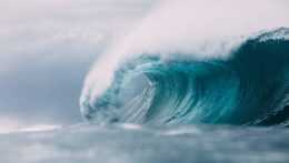 Na ilustračnej snímke vlna cunami.
