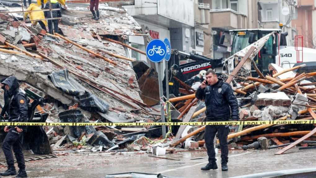 Silné zemetrasenie v Turecku a Sýrii si vyžiadalo viac ako 3 600 obetí