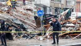 Na ilustračnej snímke škody, ktoré napáchalo zemetrasenie v Turecku a Sýrii.