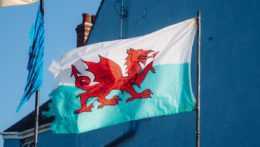 Ilustračná snímka vlajky Walesu.