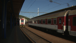 Na snímke sú slovenské vlaky.