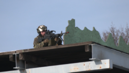 Na snímke je vojak počas cvičenia v Lešti.