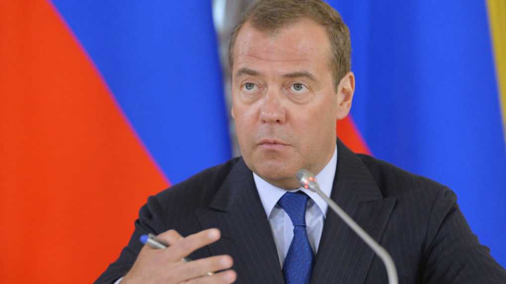 Zatknutie Putina v zahraničí by znamenalo vyhlásenie vojny Rusku, tvrdí Medvedev