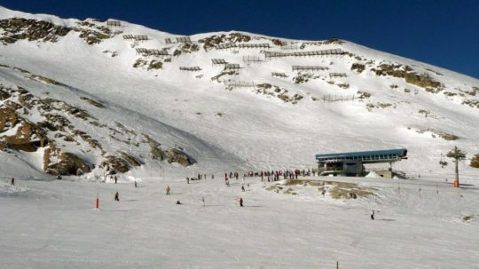 Ilustračná snímka - Lyžiarske stredisko v rakúskych Alpách.