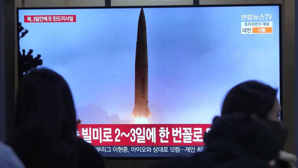 Severná Kórea vypálila balistickú raketu, v Južnej Kórei sa pomaly končí vojenské cvičenie s USA