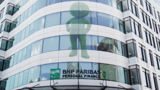 Na ilustračnej snímke pobočka banky BNP Paribas Personal Finance.