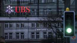 logá bánk UBS a Credit Suisse