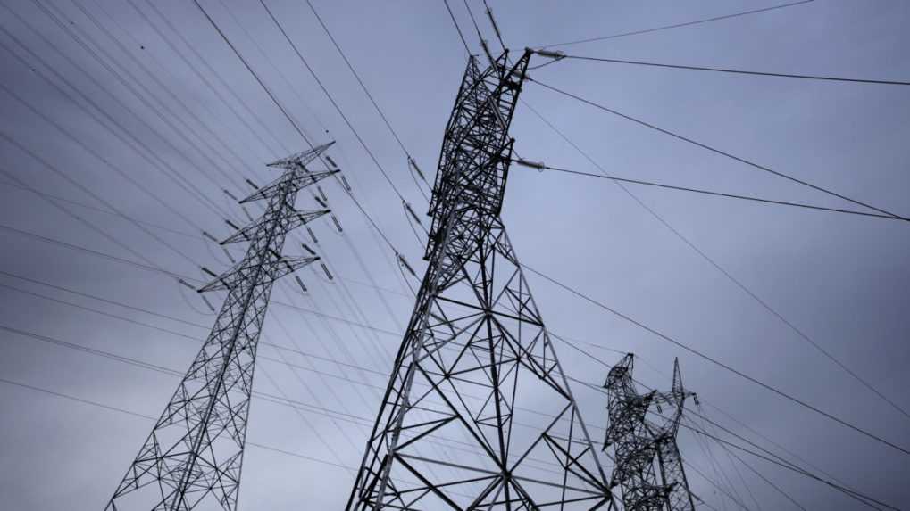 Európska komisia pracuje na reforme trhu s elektrinou aj v snahe chrániť pred náhlymi cenovými skokmi