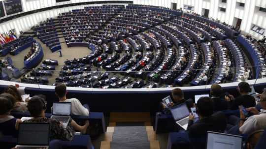 Europoslanci v Európskom parlamente v Štrasburgu.