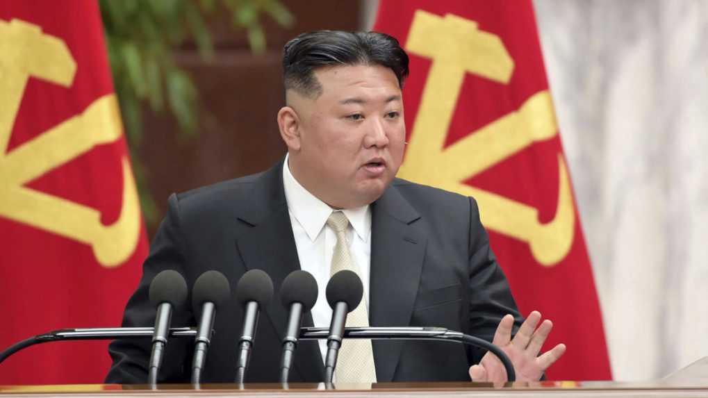 Kim Čong-un nariadil armáde, aby zintenzívnila cvičenie na „skutočnú vojnu“