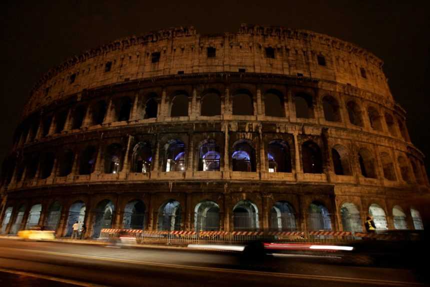 Zhasnuté svetlá na talianskej dominante - Koloseum.