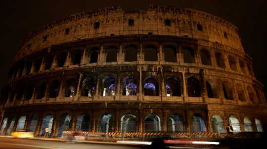 Zhasnuté svetlá na talianskej dominante - Koloseum.