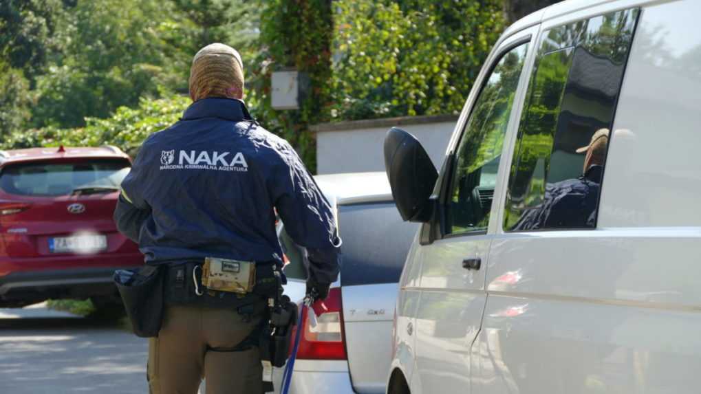 NAKA zasahovala v Nitrianskom kraji: Zadržali bývalého šéfa inšpektorátu práce