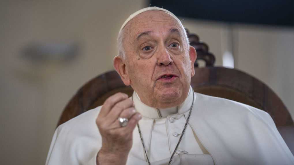Pápež František si dokáže predstaviť zrušenie kňazského celibátu