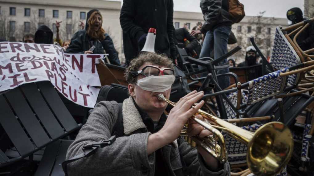 Paríž zakázal protesty pred parlamentom