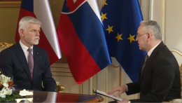 Rozhovor moderátora RTVS Miroslava Frindta (vpravo) s novým českým prezidentom Petrom Pavlom:
