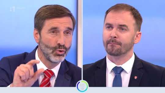 Poslanci Juraj Blanár (Smer-SD) a Michal Šipoš (OĽANO) v diskusnej relácii RTVS O 5 minút 12.