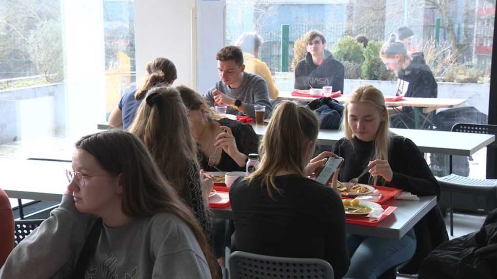 Zdražovanie sa dotklo aj univerzitných jedální. Študenti žiadajú štát, aby im na stravu prispieval viac