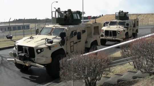 Na snímke sú vojenské vozidlá.