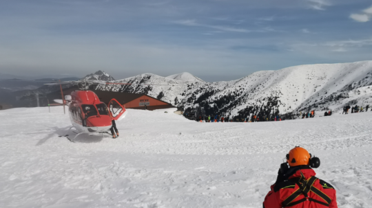 Na snímke je vrtuľník Horskej záchrannej služby.