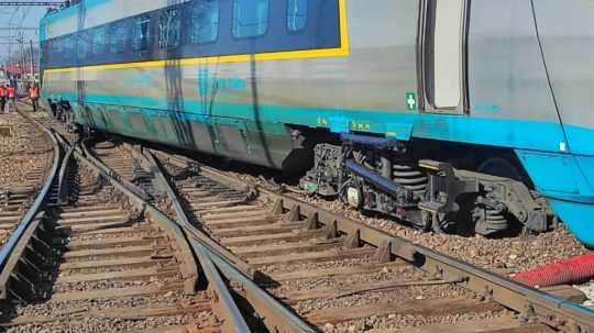 Na snímke zachytené vykoľajenie vlaku v Žiline