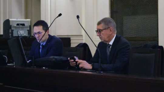 Snímka zo súdneho konania s českým expremiérom a predsedom hnutia ANO Andrejom Babišom v dotačnej kauze Čapí hnízdo.