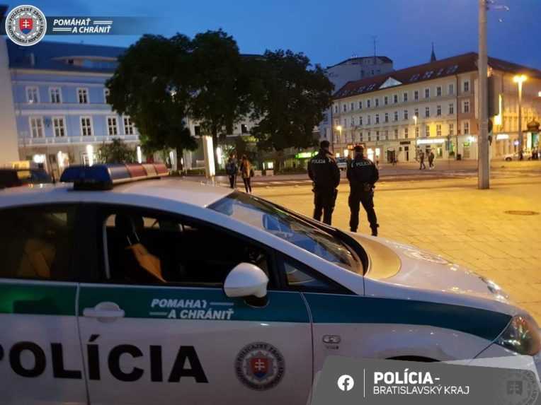 Muža, ktorý v Bratislave zaútočil na cudzinca a hajloval, vzali do väzby