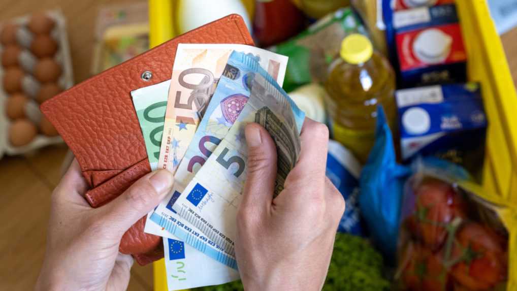 Potravinová inflácia ešte nedosiahla svoje maximum, varuje hlavný ekonóm Európskej centrálnej banky