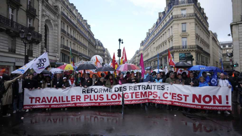 Vo Francúzsku demonštrovalo 1,5 milióna ľudí. Je to menej než naposledy, tvrdia odbory