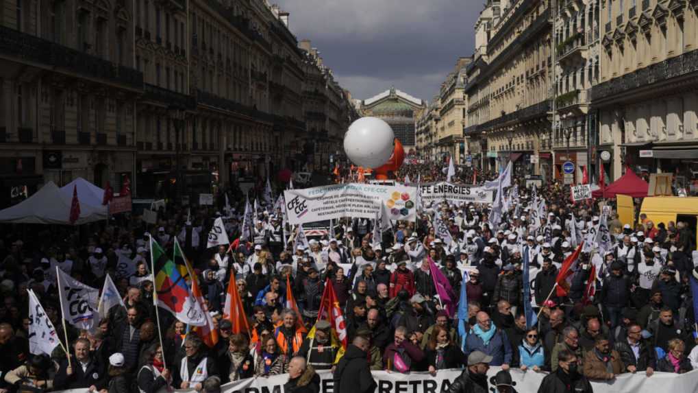 Vo Francúzsku demonštrovalo 1,5 milióna ľudí. Je to menej než naposledy, tvrdia odbory