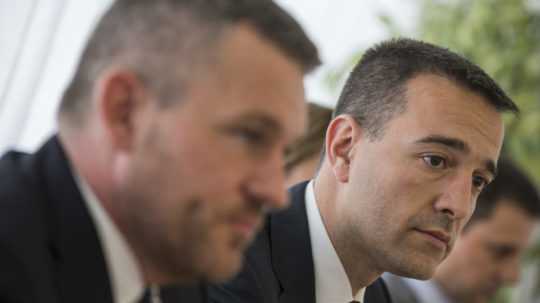 Na archívnej snímke v popredí predseda strany Hlas-SD Peter Pellegrini a líder strany Dobrá voľba Tomáš Drucker.