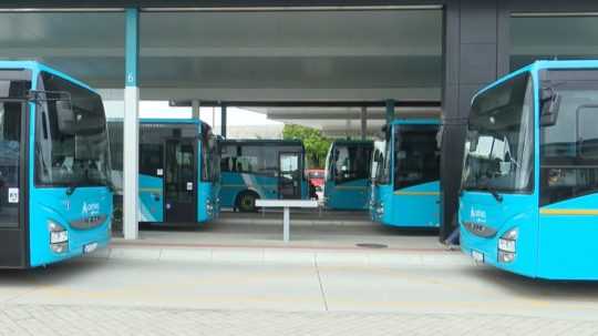 Autobusy prímestskej dopravy.