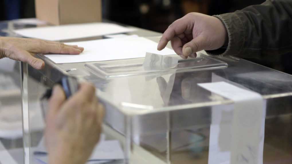 Bulharské predčasné voľby: Podľa exit pollu tesne vedie koalícia expremiéra Petkova