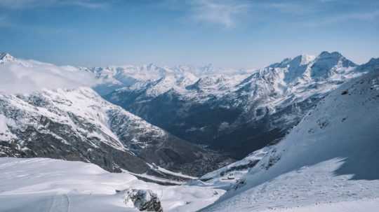 Švajčiarske lyžiarske stredisko Saas-Fee.
