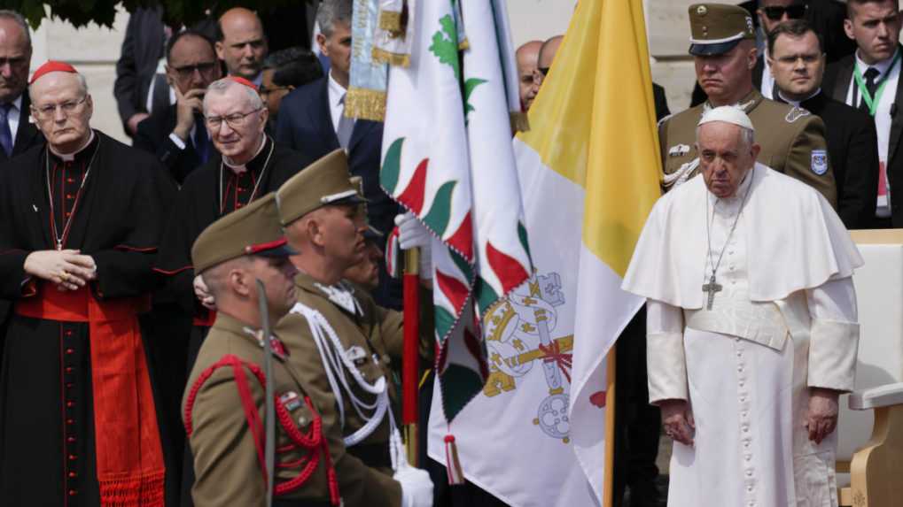 Pápež František priletel do Budapešti. Stretol sa aj s premiérom Orbánom