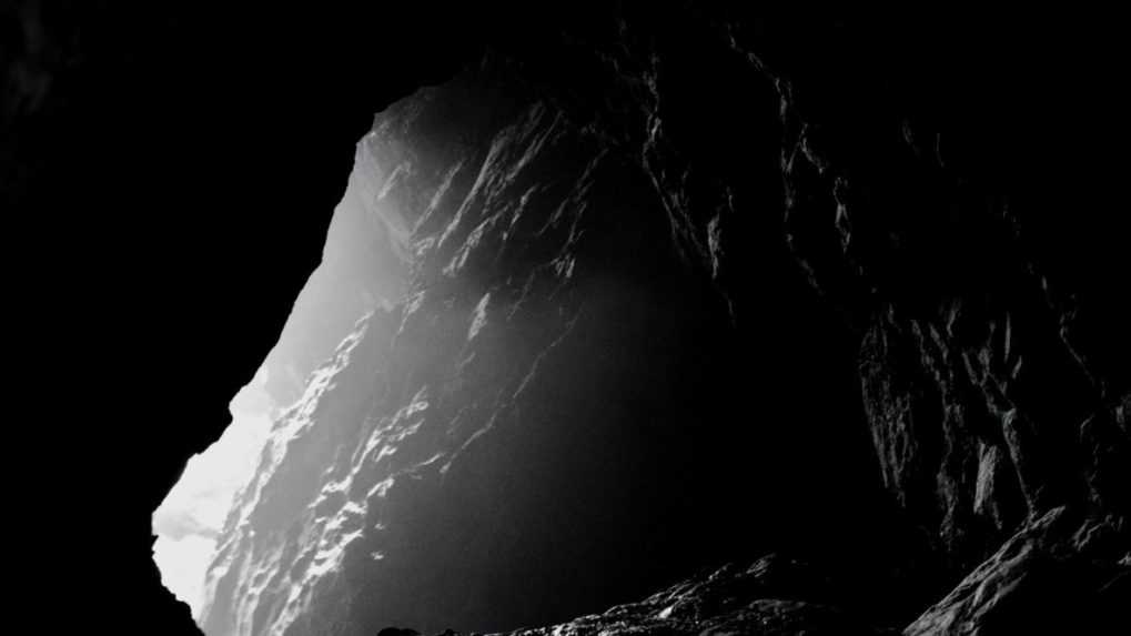 Z jaskyne v Slovinsku po 30 hodinách zachránili vážne zranenú ženu
