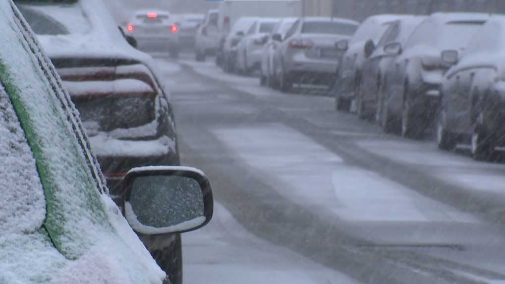 Sneženie komplikuje dopravu na východnom a strednom Slovensku. Takto to na cestách vyzerá