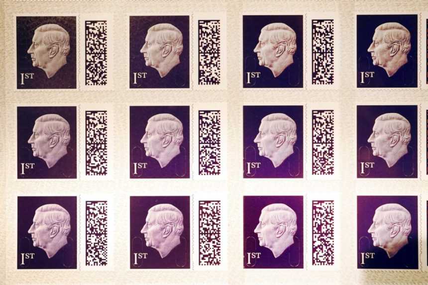 Poštové známky s podobizňou nového britského kráľa Karola III.