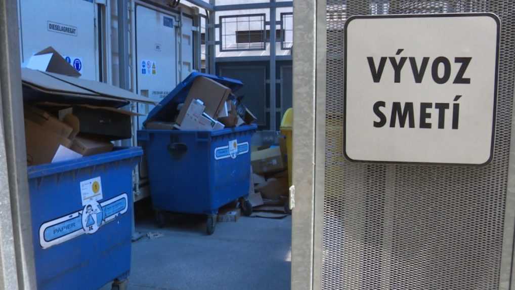 V desiatkach slovenských obcí sa hromadí triedený odpad. Majú problém s jeho odvozom