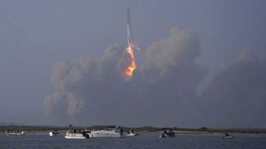 Štart dopravného systému Starship spoločnosti SpaceX.