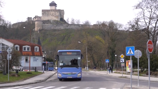 Ilustračná snímka autobusovej dopravy v Trenčíne.