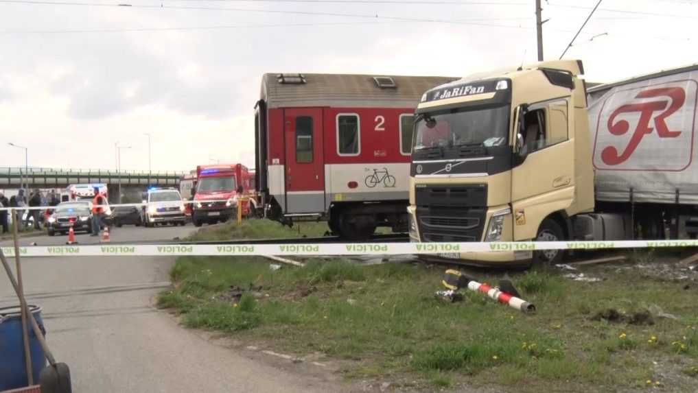 Zrážku kamióna s vlakom v Prešove zachytila bezpečnostná kamera