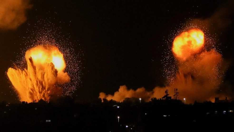 Izraelská armáda uviedla, že pri odvetných útokoch zasiahla ciele v Sýrii