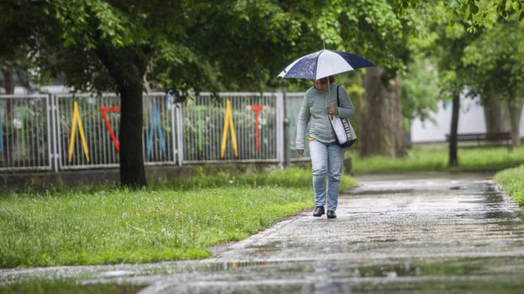 Na mnohých miestach Slovenska má pršať. Hydrológovia vydali výstrahy pred povodňami
