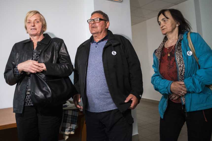 Na snímke zľava Zlatica Kušnírová, matka zavraždenej Martiny Kušnírovej, Jozef Kuciak a Jana Kuciaková, rodičia zavraždeného Jána Kuciaka.