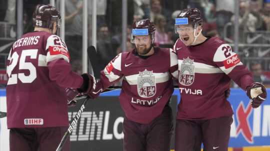 Lotyši oslavujú gól