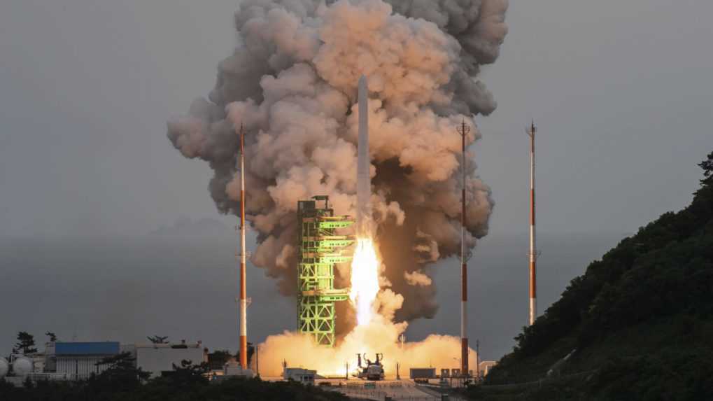 Juhokórejská raketa Nuri vyniesla na obežnú dráhu Zeme osem vesmírnych družíc