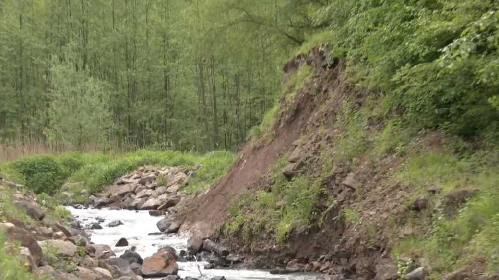 V Rudne nad Hronom stále chýba hrádza, ktorú pred dvoma rokmi roztrhalo